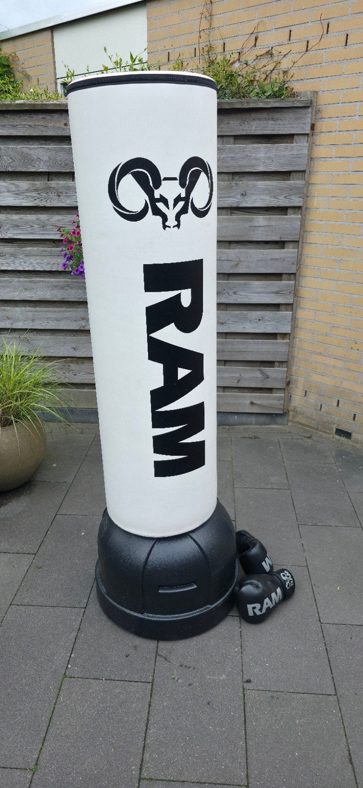 RAM Vrijstaande Bokszak met Bokshandschoenen, Ophalen