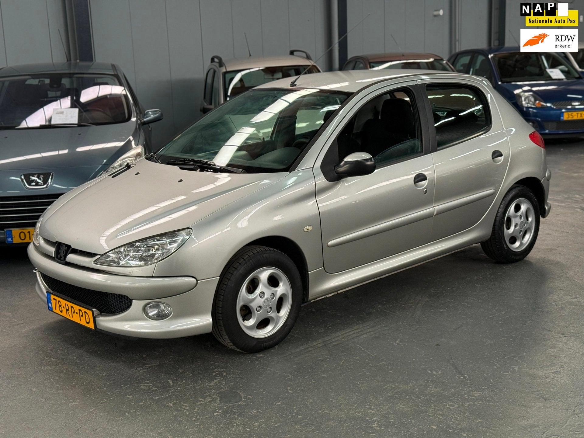 Peugeot 206 1.4 Air-line 2 Nieuwe APK Trekhaak NAP Airco, Auto's, Voorwielaandrijving, Stof, 4 cilinders, Origineel Nederlands