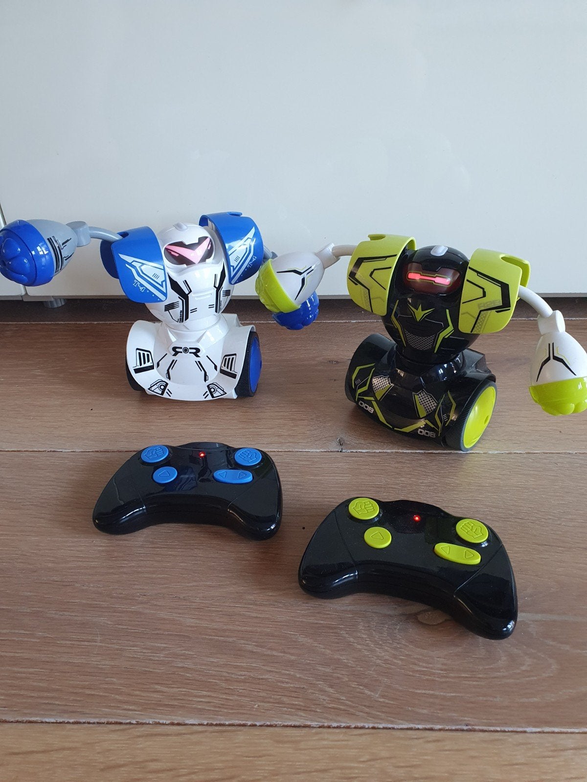 Robo Kombat Battle Robots met afstandsbediening (2 stuks), Ophalen of Verzenden, Zo goed als nieuw