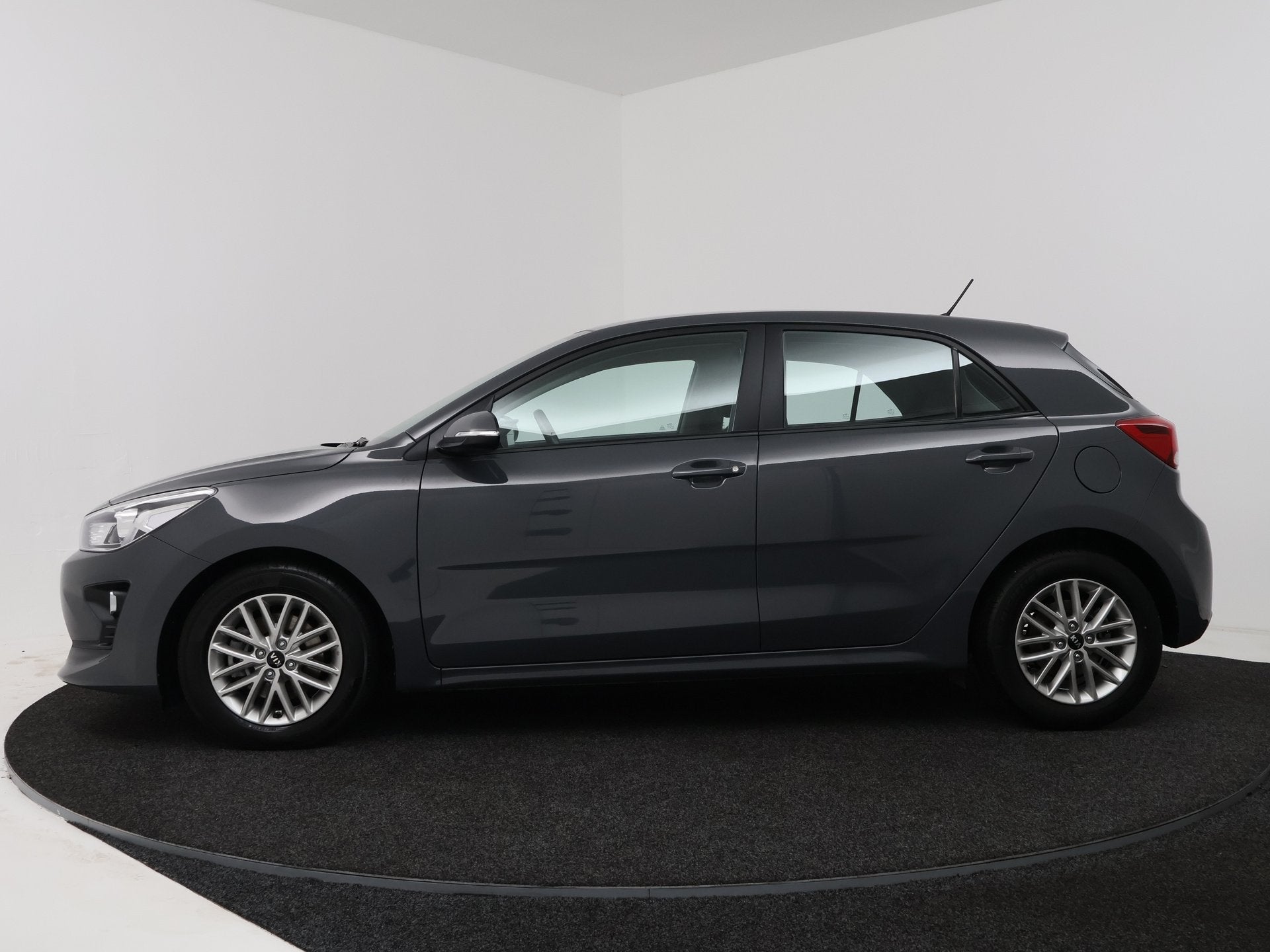 Kia Rio 1.0 T-GDi MHEV DynamicLine | Automaat | Camera | Nav, Auto's, 12 maanden, Gebruikt, 49 €/maand, Bedrijf