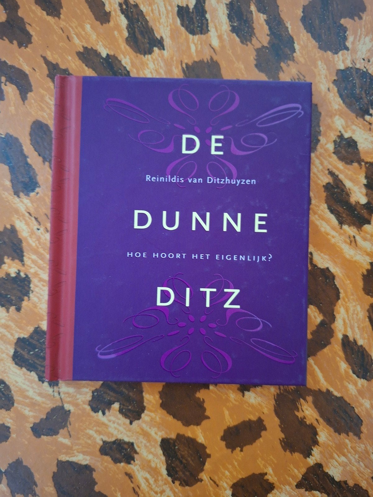 De Dunne Ditz - Hoe hoort het eigenlijk? Etiquetteboek, Ophalen of Verzenden, Gelezen, Reinildis van Ditzhuyzen, Nederland