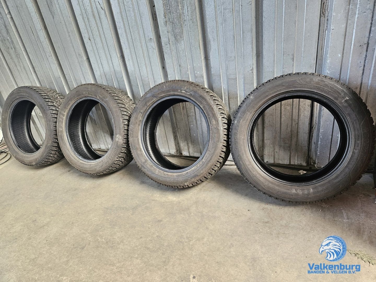 8mm! SPIJKERbanden Winterbanden 235/55R18 Goodyear UltraGrip, 18 inch, Gebruikt, -, -