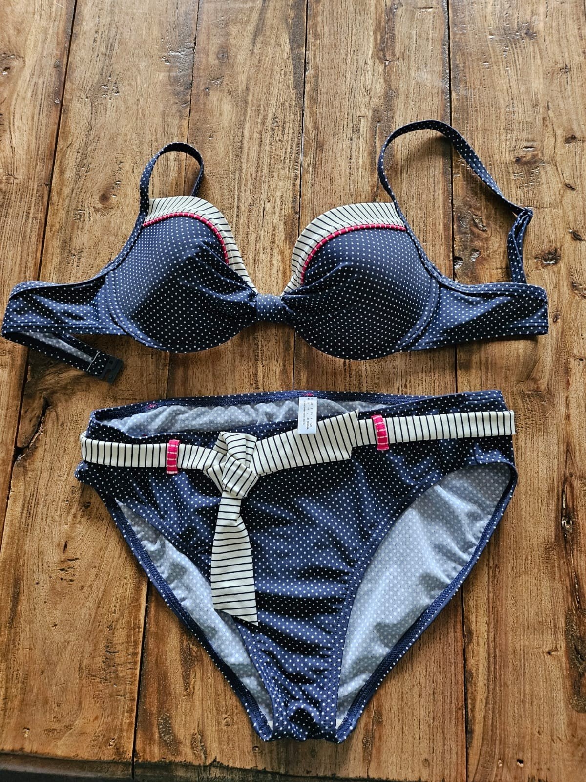 Donkerblauwe bikini met stippen en strepen maat 40, Kleding | Dames, Blauw, Nieuw, Ophalen of Verzenden, Onbekend