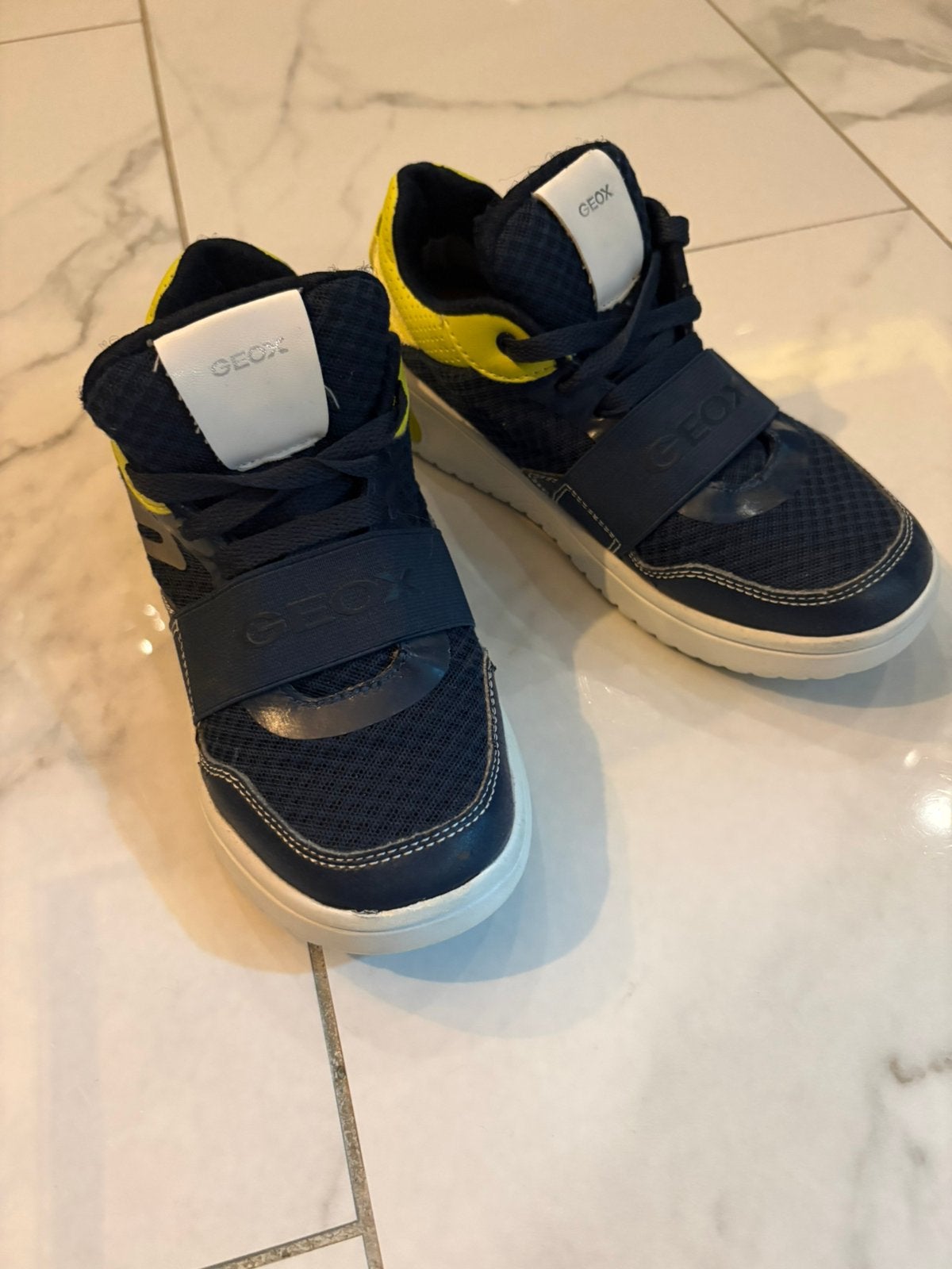 Leuke sneakers Jongen - maat 35 te koop, Ophalen of Verzenden, Zo goed als nieuw, Schoenen