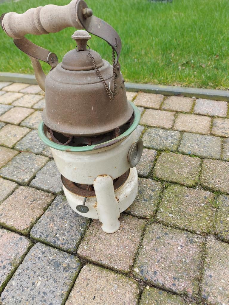 Keteltje en petroleumstel, Ophalen