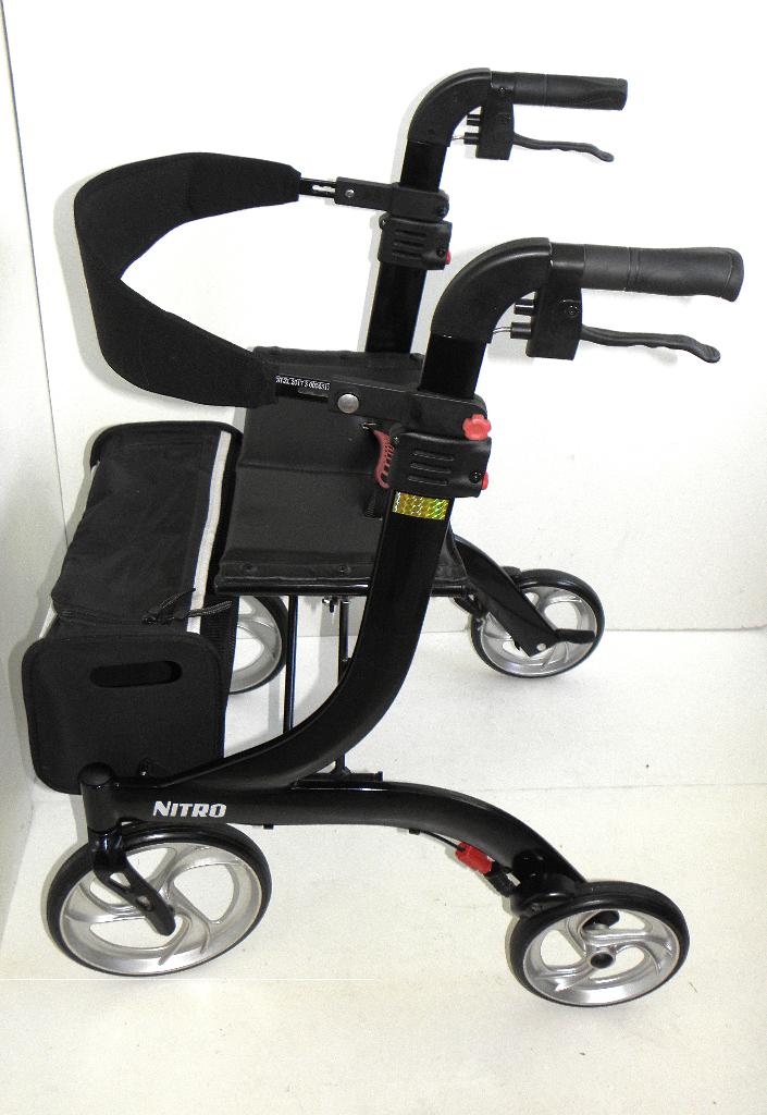 Nette zwarte Drive Nitro rollator model M, Diversen, Rollators, Ophalen of Verzenden, Opvouwbaar, Zo goed als nieuw