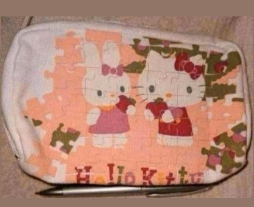 Hello Kitty etui/make-up tasje met puzzelprint, Ophalen of Verzenden, Zo goed als nieuw, Wit, Overige merken