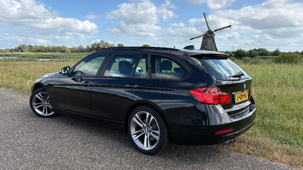 BMW 328i Touring 2014 245pk Aut HUD Pano Turbo nieuw, Auto's, BMW, 745 kg, Zwart, 4 cilinders, Zwart