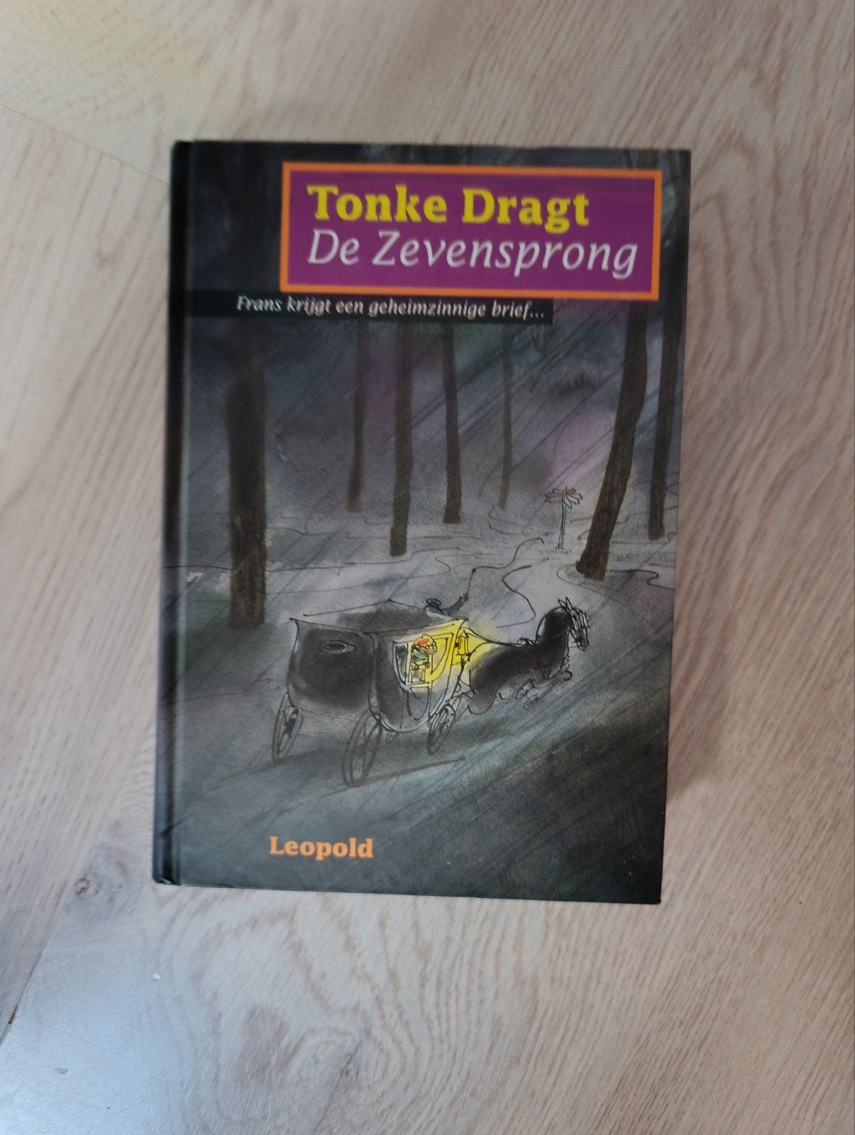 Tonke Dragt - De Zevensprong, Ophalen of Verzenden, Zo goed als nieuw, Fictie algemeen, Tonke Dragt