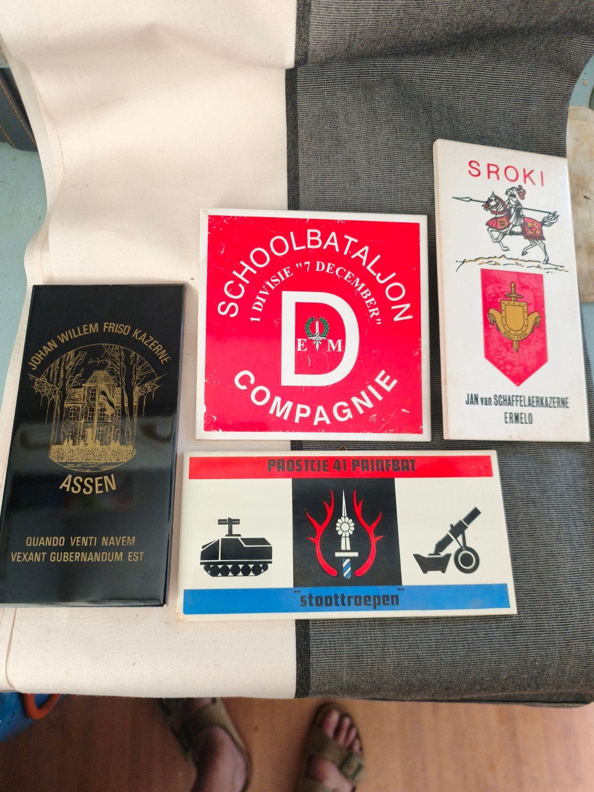 Militaire emblemen en plaquettes - Diverse eenheden, Verzamelen, Ophalen of Verzenden, Landmacht, Nederland, Embleem of Badge