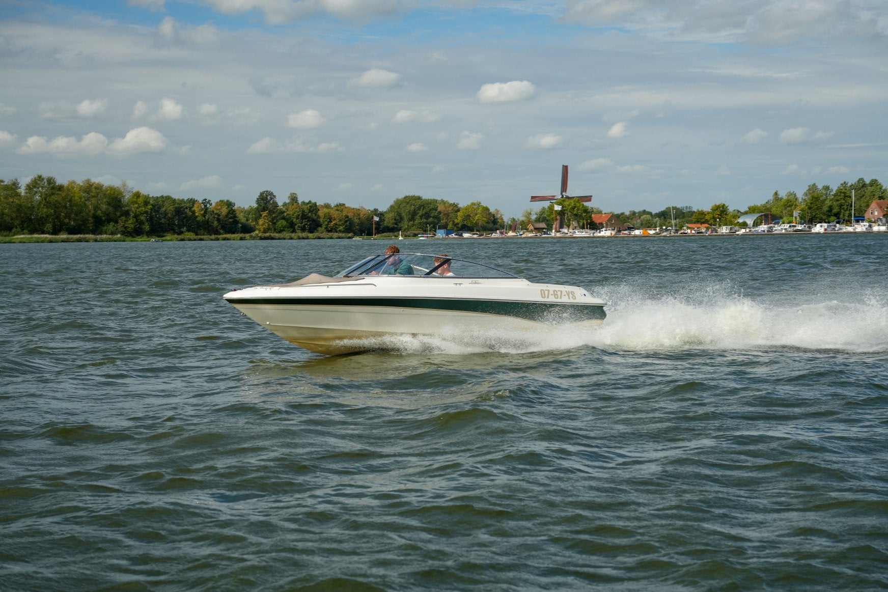 Foto 3 van Monterey 186 Montura met trailer - Volvo Penta 4.3 V6