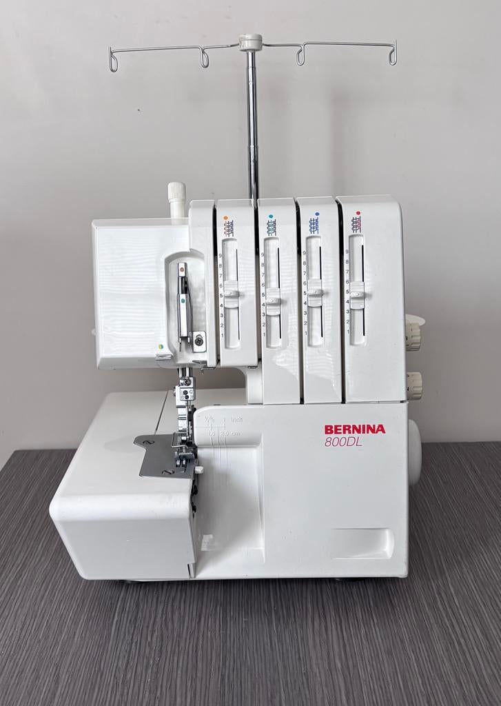 Bernina 800DL incl groot onderhoud, Hobby en Vrije tijd, Naaimachines en Toebehoren, Ophalen, Zo goed als nieuw, Lockmachine, Bernina