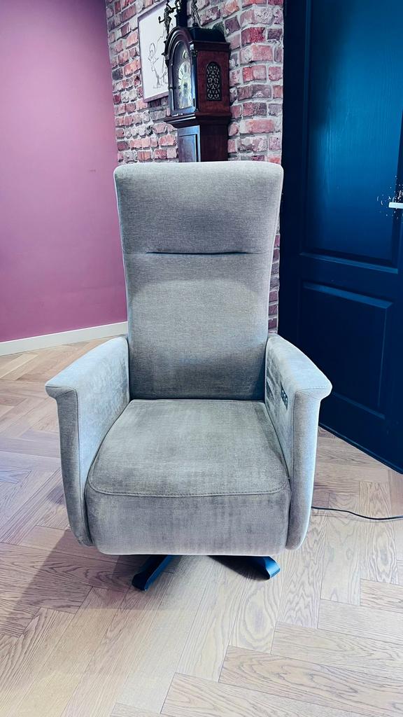 Prominent Toscana sta op fauteuil, Ophalen, 75 tot 100 cm, Zo goed als nieuw, Stof
