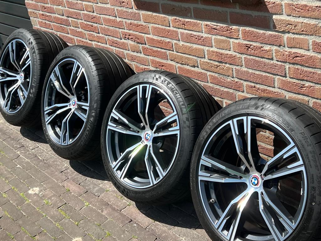 Originele 18inch BMW VELGEN + ZOMERBANDEN TPMS RFT 798M, Auto-onderdelen, Banden en Velgen, Ophalen, 18 inch, Nieuw, Band(en)