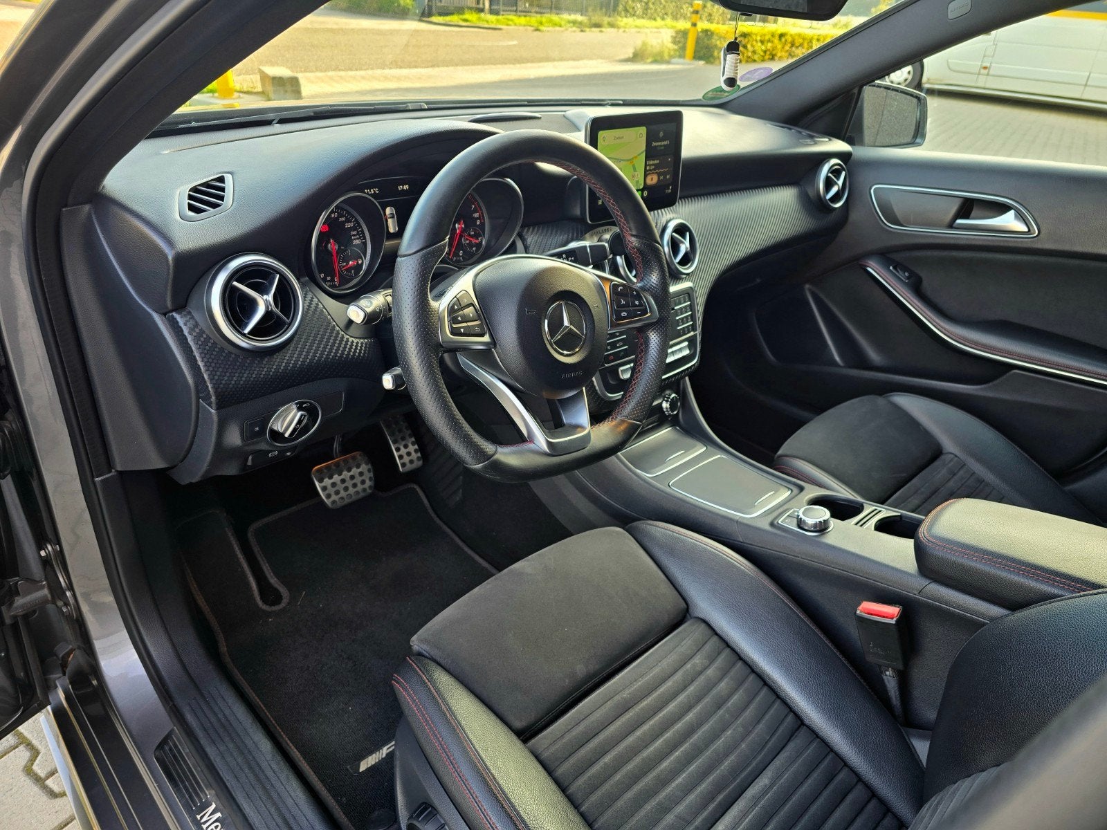 Foto 10 van Mercedes-Benz A180 I 7G-DCT I Carplay I APK 9/2027