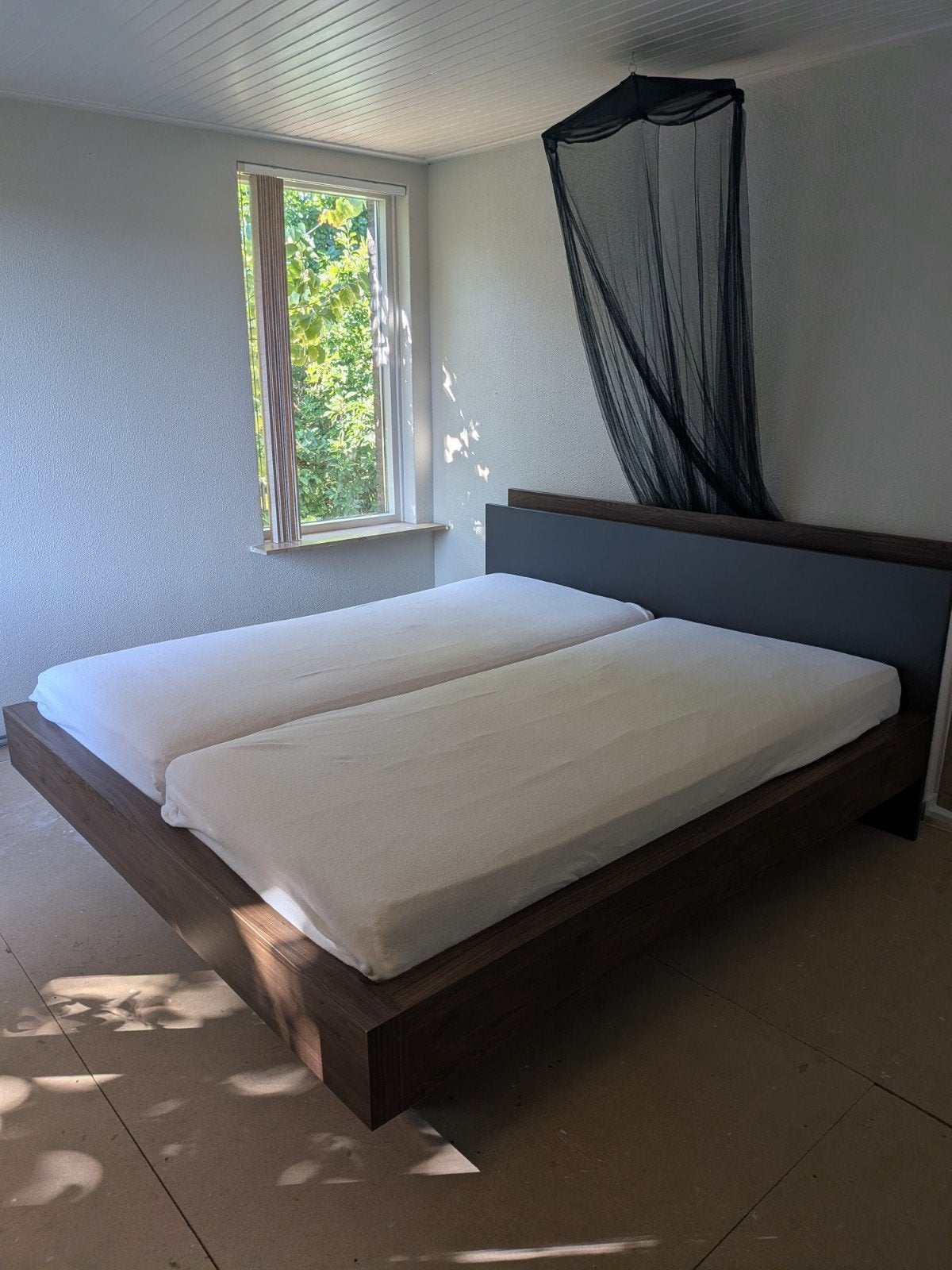 Tweepersoonsbed 220 bij 200 cm + lattenbodem + nachtkastjes, Ophalen, Gebruikt, Tweepersoons, Overige maten