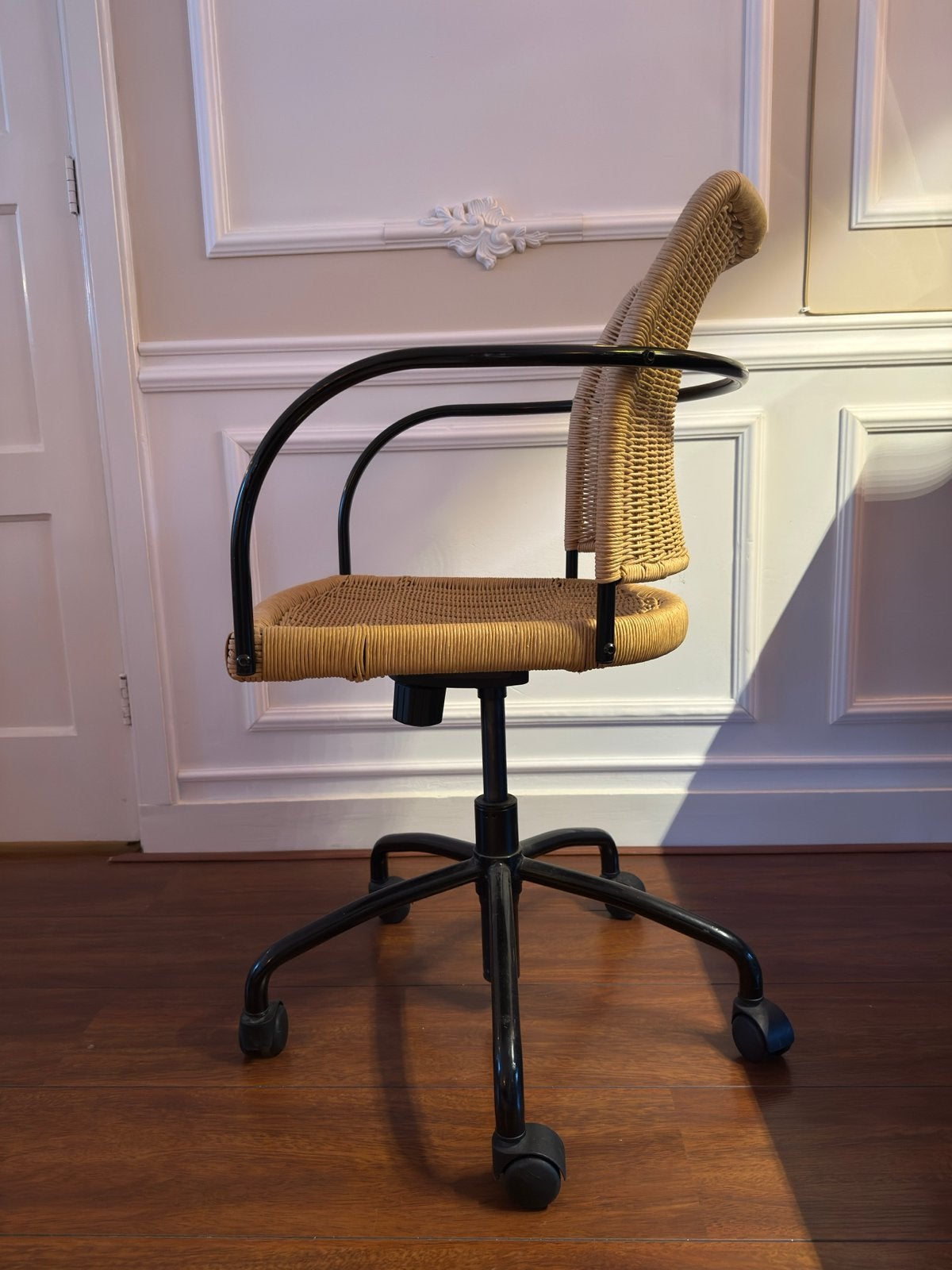 Rotanlook Bureaustoel met Wielen - Stijlvol en Comfortabel, Ophalen, Gebruikt, Bruin, Bureaustoel