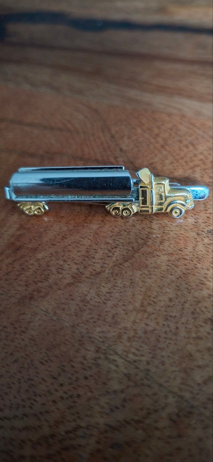 te koop dasspeld met truck, Ophalen of Verzenden