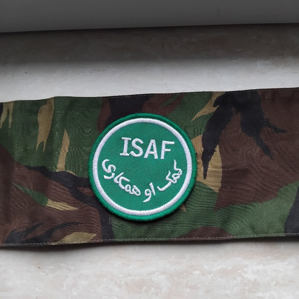 1X KL CAMOUFLAGE ISAF ARMBAND, Ophalen of Verzenden, Landmacht, Nederland, Kleding of Schoenen