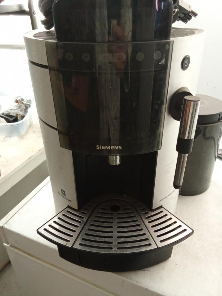 Siemens Porsche Design espressomachine - defect, Witgoed en Apparatuur, Koffiezetapparaten, Ophalen, Afneembaar waterreservoir
