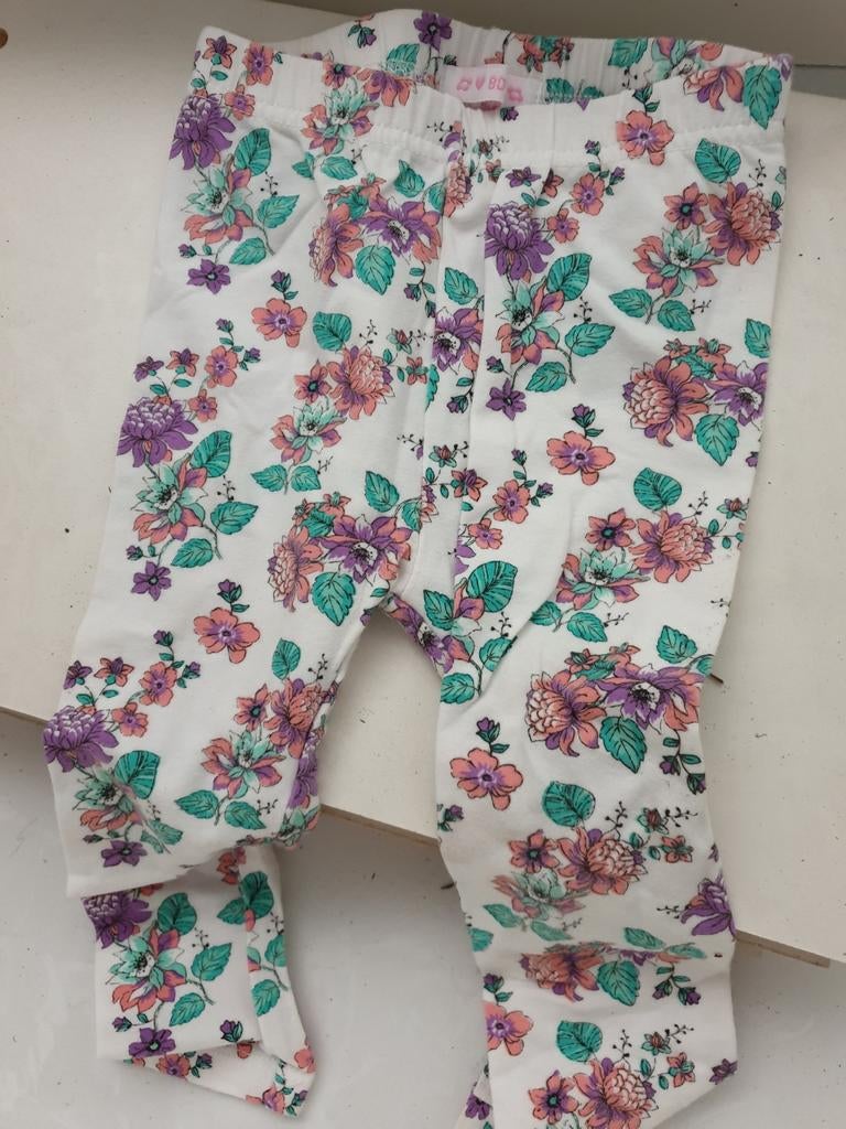 Bloemenprint Legging Maat 80, Kinderen en Baby's, Babykleding | Maat 80, Gebruikt, Broekje, Meisje, Ophalen of Verzenden