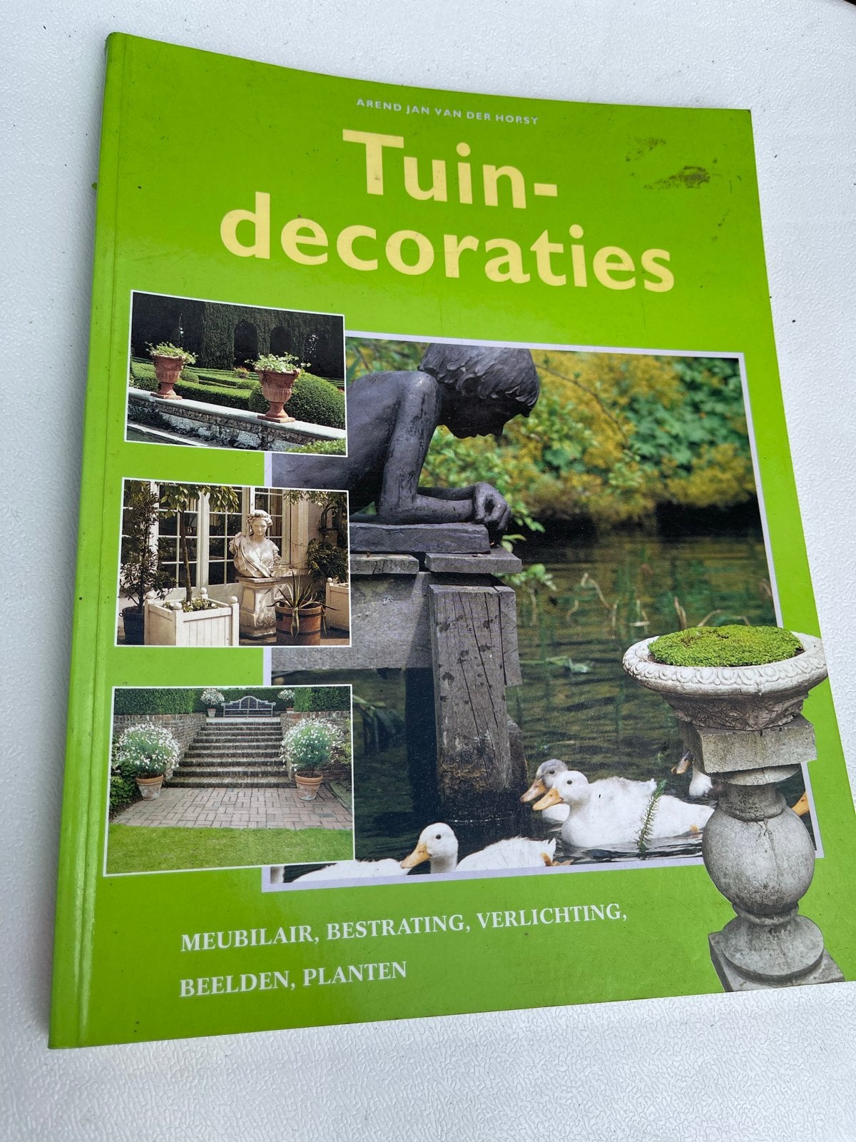 Tuindecoraties - Arend Jan van der Horst, Ophalen of Verzenden, Gelezen, Tuinieren en Tuinplanten