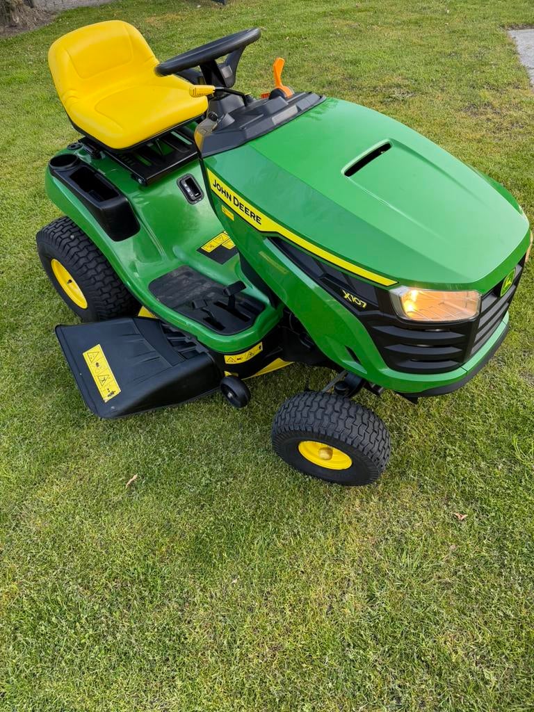 John deere x107 zitmaaier tractor in nieuwstaat, Ophalen of Verzenden, Zo goed als nieuw