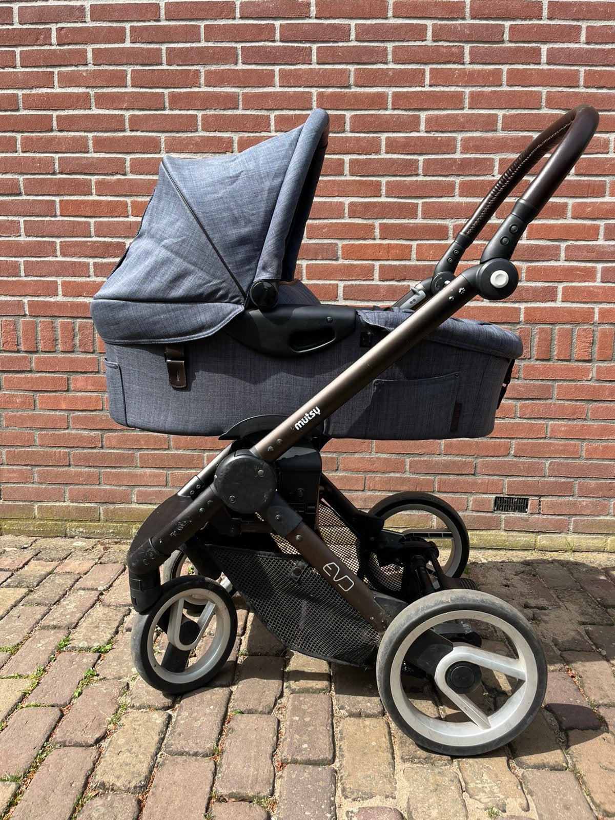 Mutsy Evo kinderwagen 2-in-1 incl. reiswieg en wandelwagen, Ophalen, Verstelbare duwstang, Zo goed als nieuw, Combiwagen