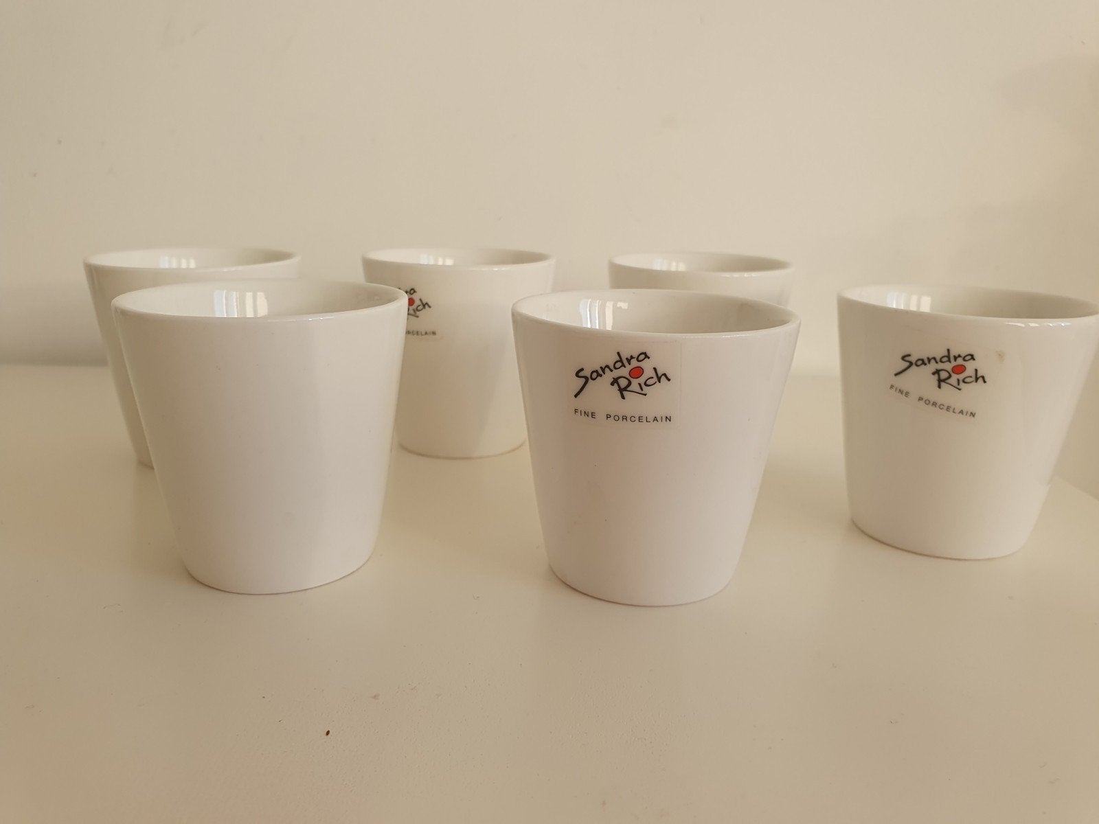 Sandra Rich,fijne porcelein koffiemokken,lengte 7 cm . Nieuw, Huis en Inrichting, Overige materialen, Overige typen, Nieuw, Ophalen of Verzenden