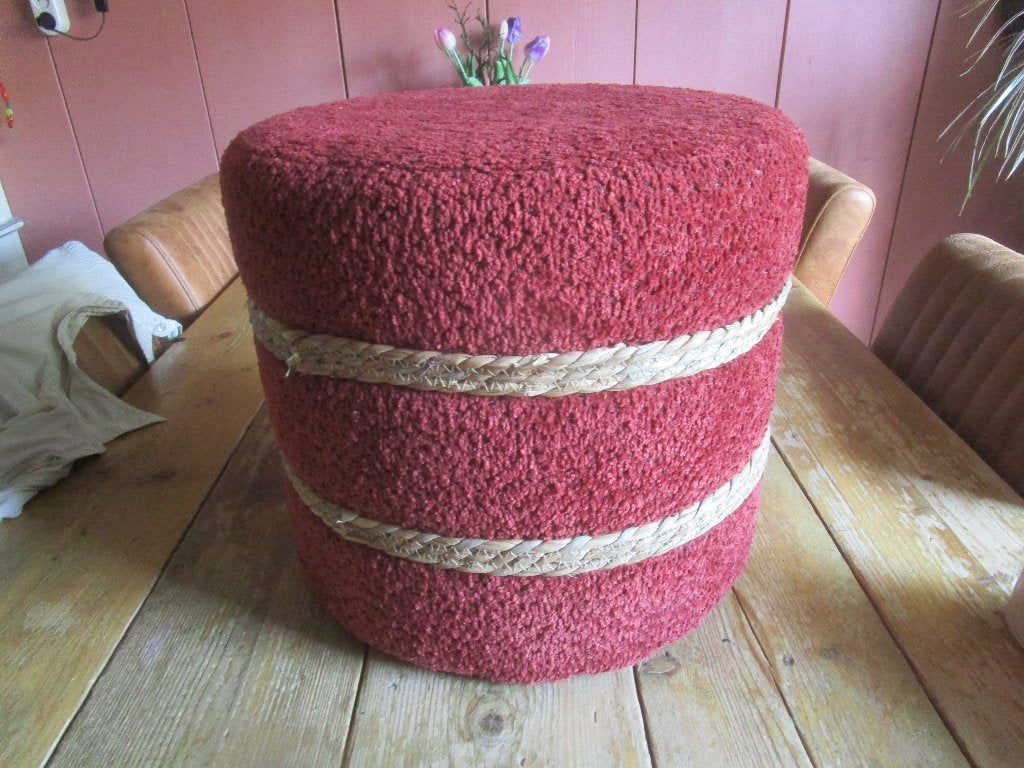 poef  rood  met touw  banden er om heen , rood, Ophalen, Minder dan 50 cm, Rond, Minder dan 50 cm