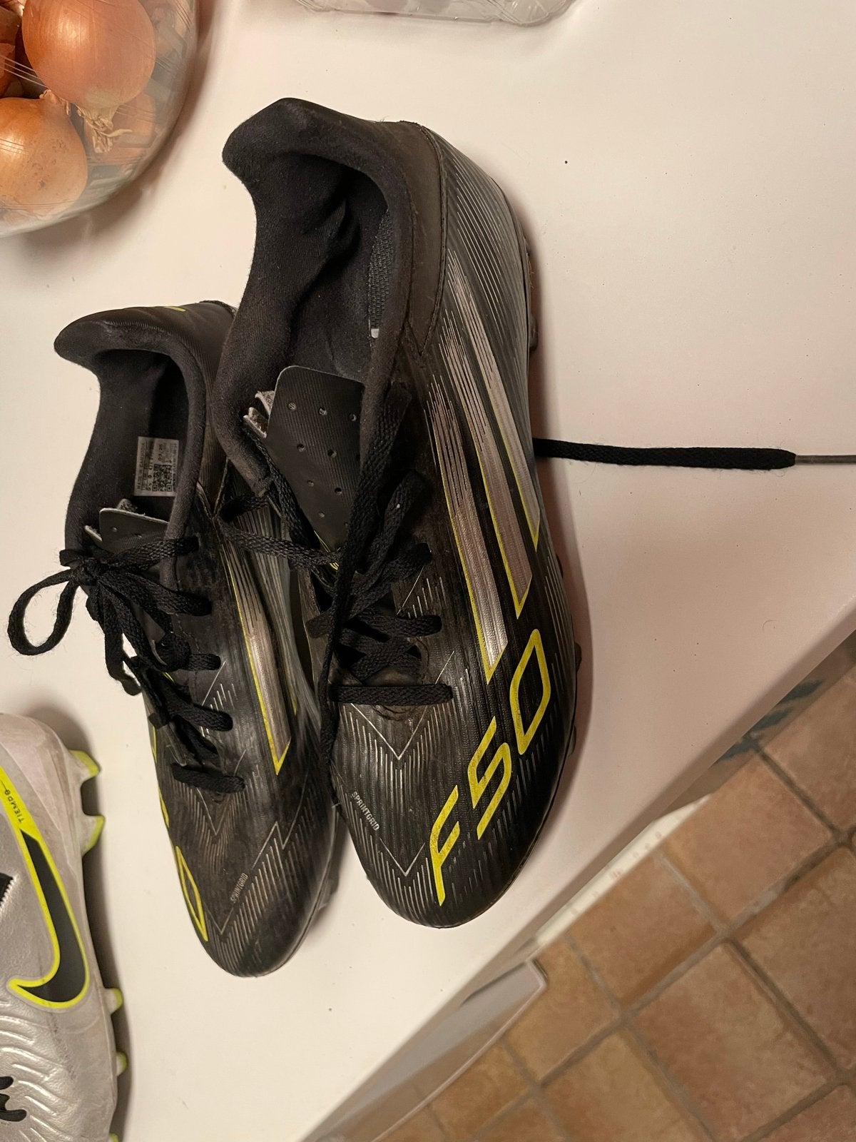 Adidas F50 voetbalschoenen - Zwart/Geel, Ophalen, Gebruikt, Schoenen