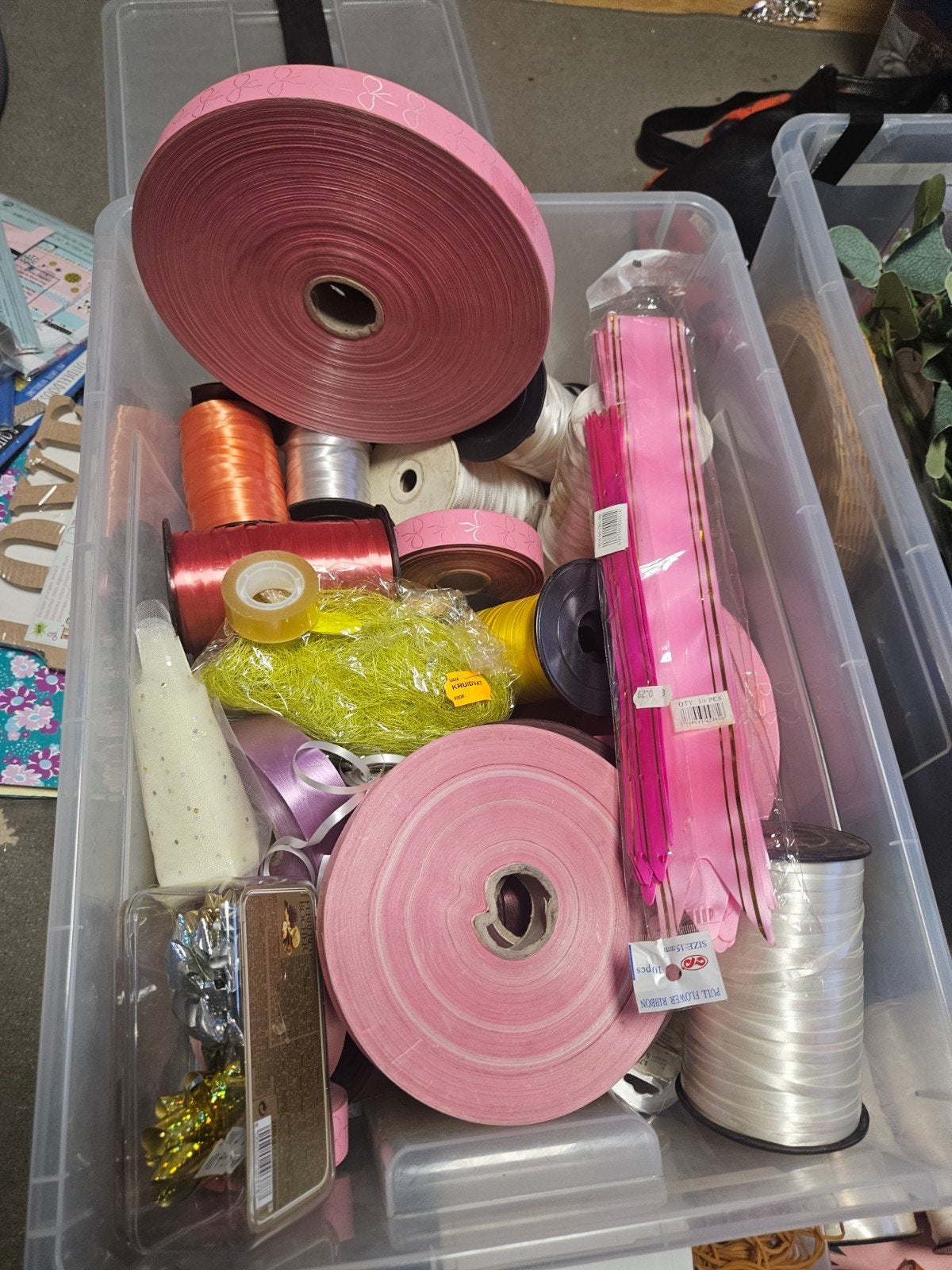 Grote doos vol linten, Gebruikt, Textiel, Knutselmateriaal, Ophalen