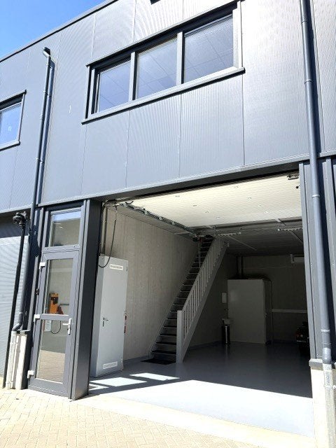TE HUUR - Instapklare bedrijfsunit met kantoor Kerkrade, Zakelijke goederen, 110 m², Koop, Bedrijfsruimte
