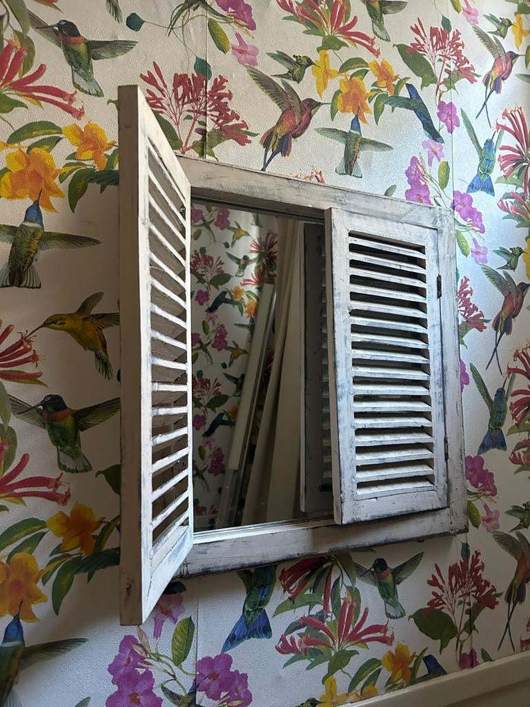 Houten spiegel met luikjes - Brocante stijl, Minder dan 50 cm, Ophalen of Verzenden, Zo goed als nieuw, Minder dan 100 cm