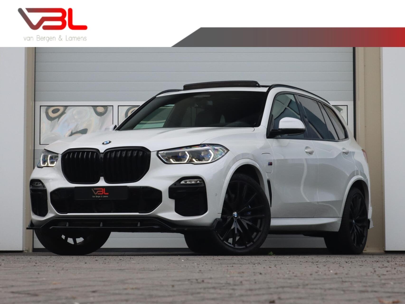 BMW X5 xDrive45e High Executive | M-sport | Panoramadak | SO, Auto's, Gebruikt, 394 pk, Met garantie (alle), Wit