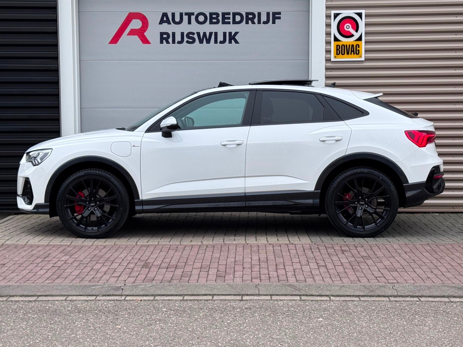 Audi Q3 Sportback 45 TFSI e S Edition Pano/Sfeer/Keyless/Mat, Gebruikt, Euro 6, Alcantara, Wit
