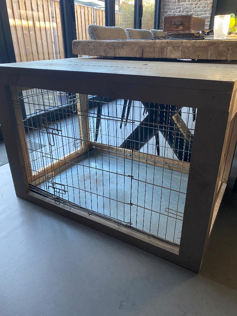 Hondenbench met houten ombouw, Dieren en Toebehoren, Ophalen, Zo goed als nieuw