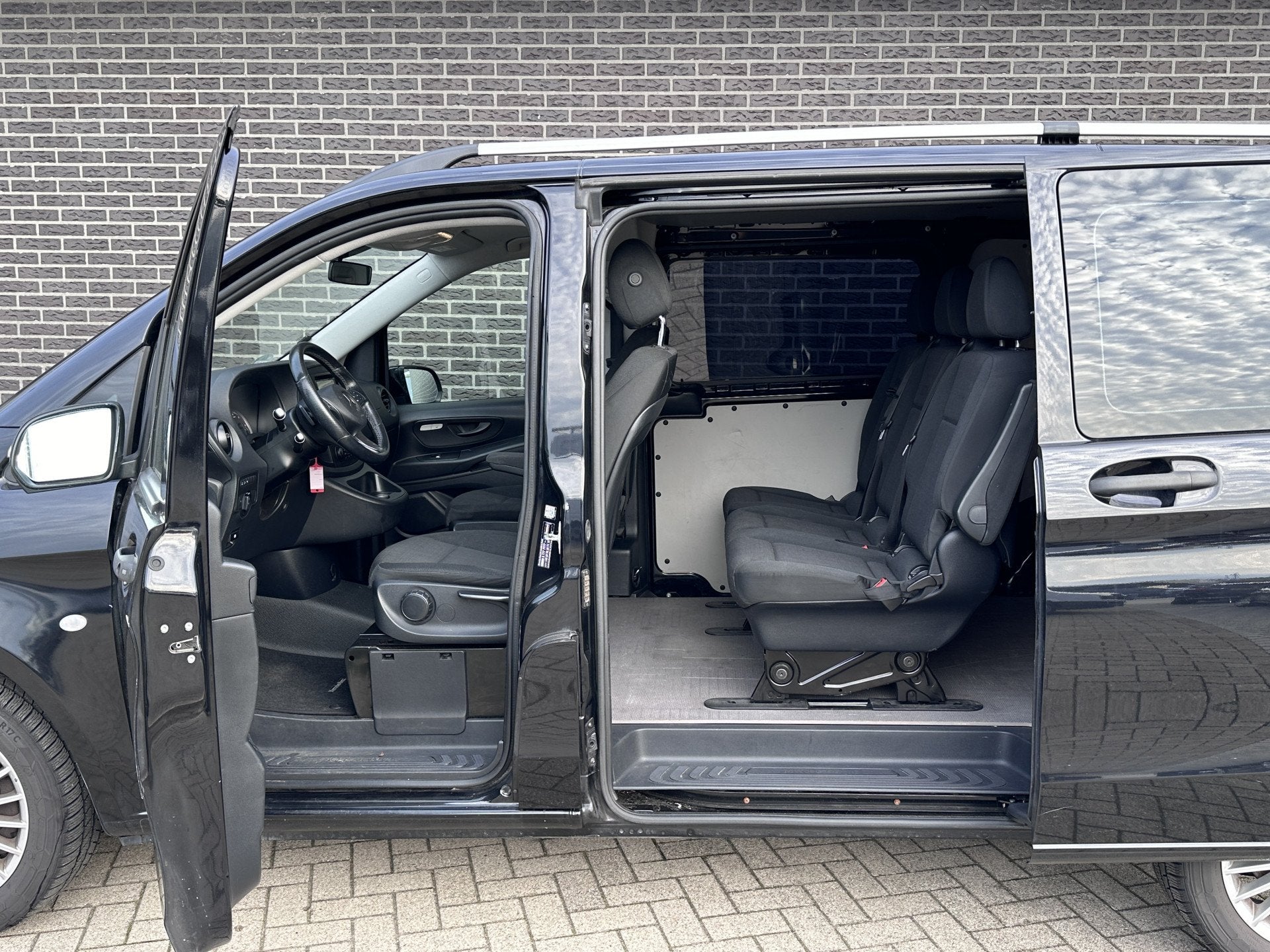 Mercedes-Benz Vito 116 CDI MIXTO BLUETEC 4X4 DC | Navigatie, Auto's, Gebruikt, 4 cilinders, 2000 kg, Zwart