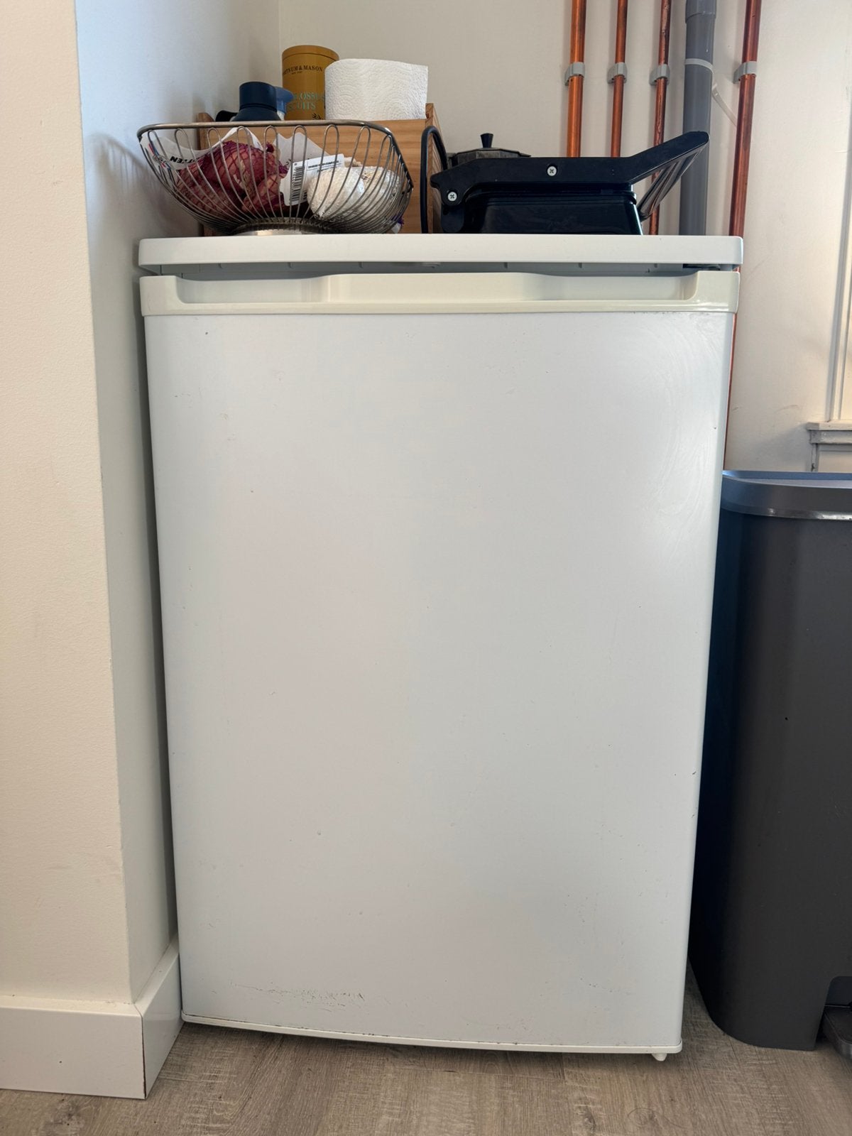 Small IKEA Fridge with Freezer Compartment – 55  55  84 cm, Ophalen, Minder dan 85 cm, 100 tot 150 liter, Zo goed als nieuw