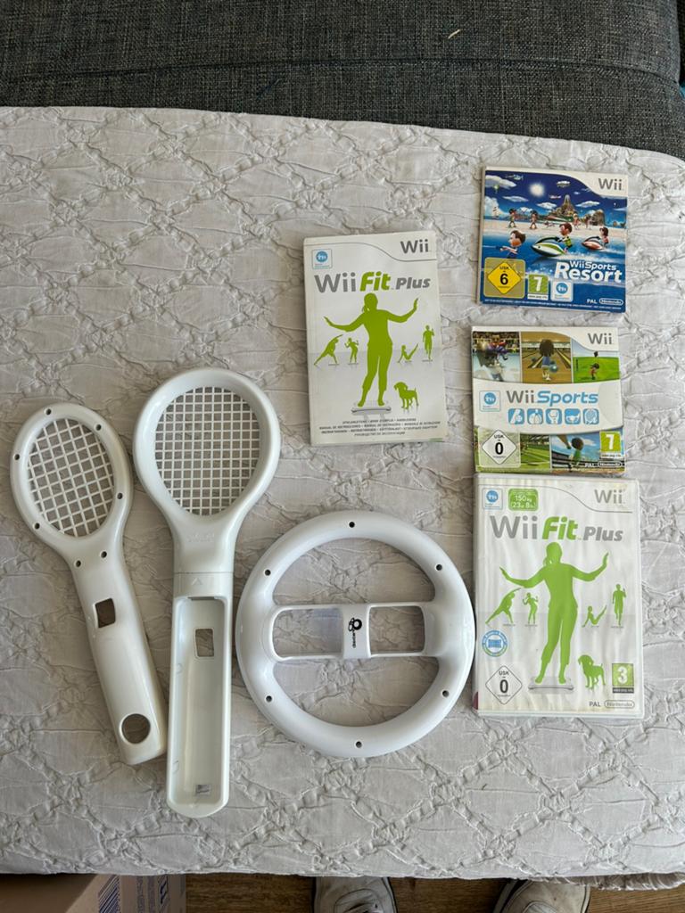 Wii fit plus en Wii sports + accesoires, Ophalen of Verzenden, Gebruikt, Zonder controller