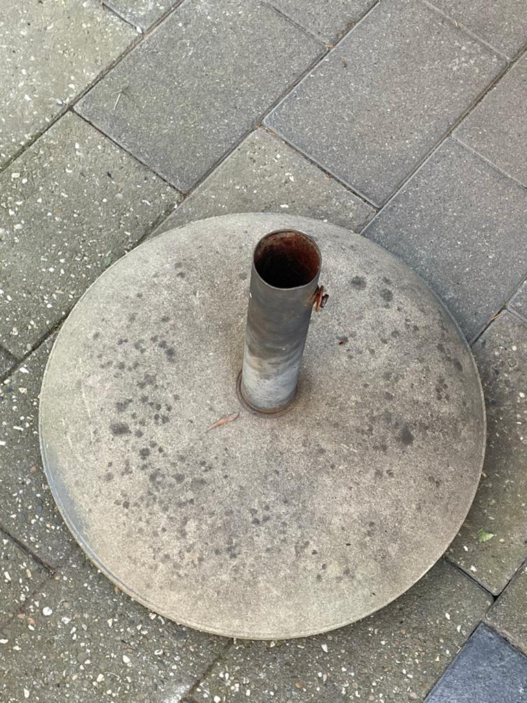 Stevige parasolvoet van beton, Ophalen, Gebruikt, Minder dan 1 meter, Parasolvoet