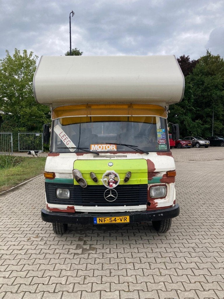 Mercedes-Benz Kampeerauto 1972 Wit met een OM 364 LA  motor, Auto's, Overige modellen, Overige bekleding, 2442 kg, Origineel Nederlands