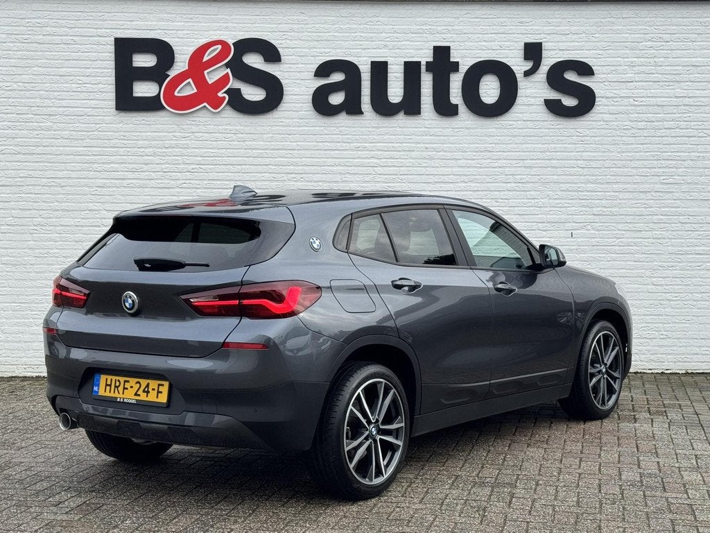 BMW X2 SDrive18i High Executive LED 19" M-sport velgen Panor, Gebruikt, Leder, Bedrijf, 19 km/l