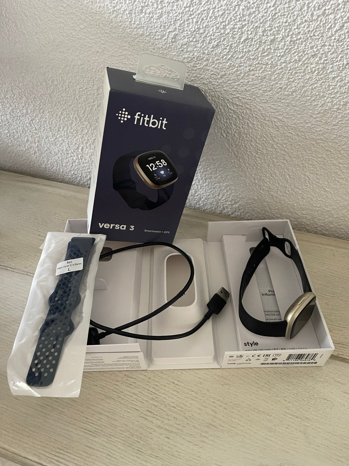 Fitbit Versa 3 Smartwatch, Ophalen, Zwart, Waterdicht, Android