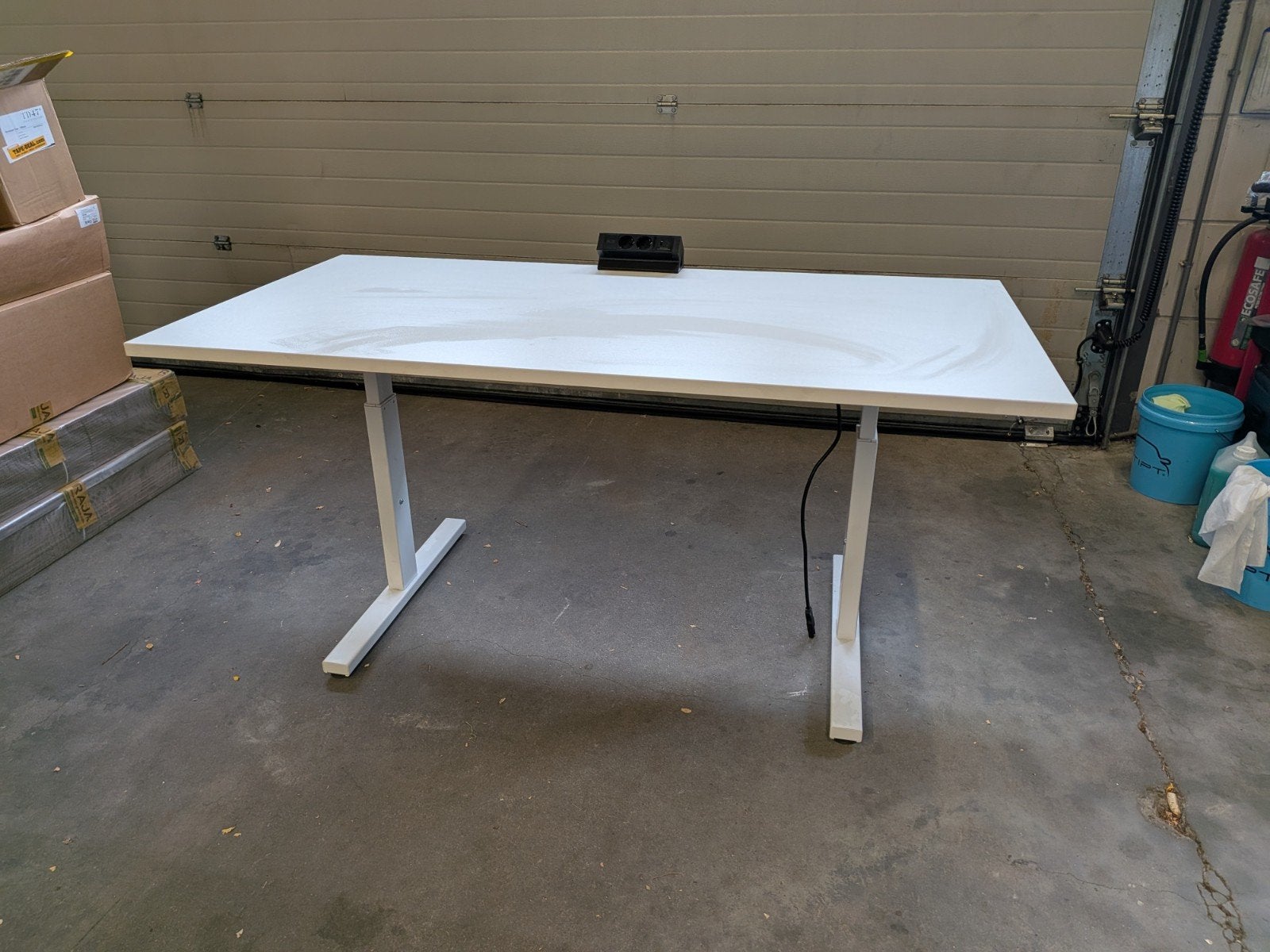 24 tafels/bureaus 160x80 cm met klem stopcontacten, Werkplek, Ophalen, Gebruikt, Tafel