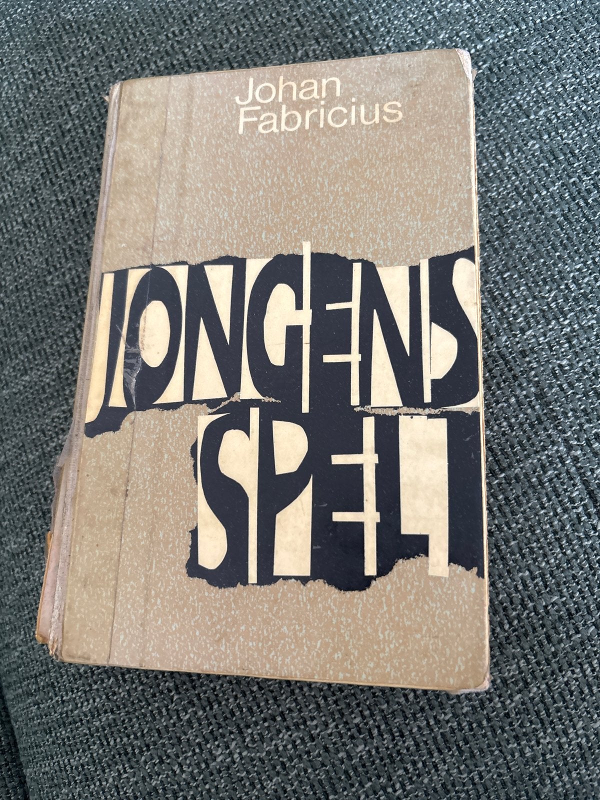 Jongensspel - Johan Fabricius (1963) - Gelezen exemplaar, Ophalen of Verzenden, Gelezen, Nederland