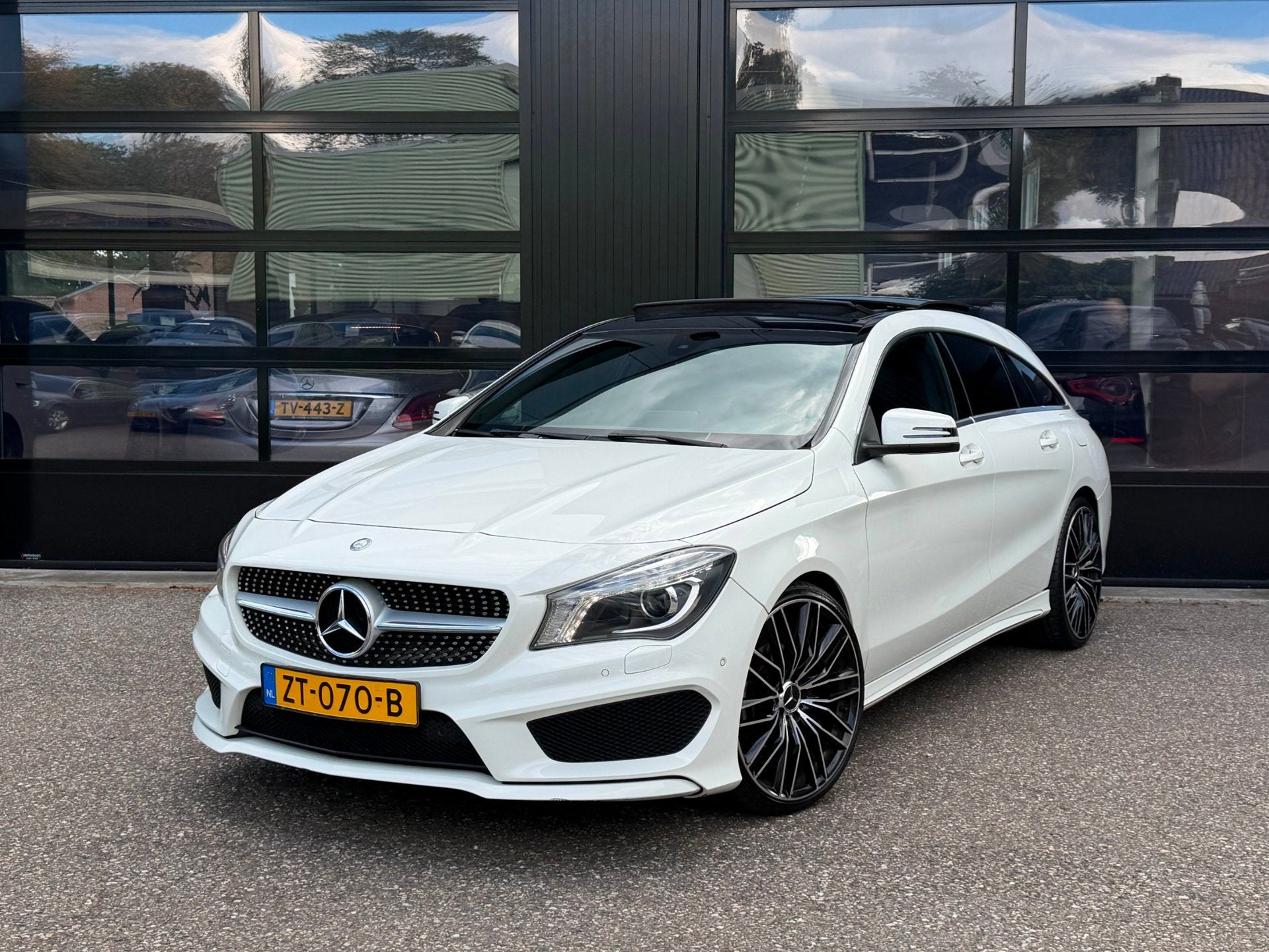 Mercedes-Benz CLA-klasse Shooting Brake 180 AMG Pano Navi Ca, Auto's, Voorwielaandrijving, Gebruikt, Euro 6, 4 cilinders