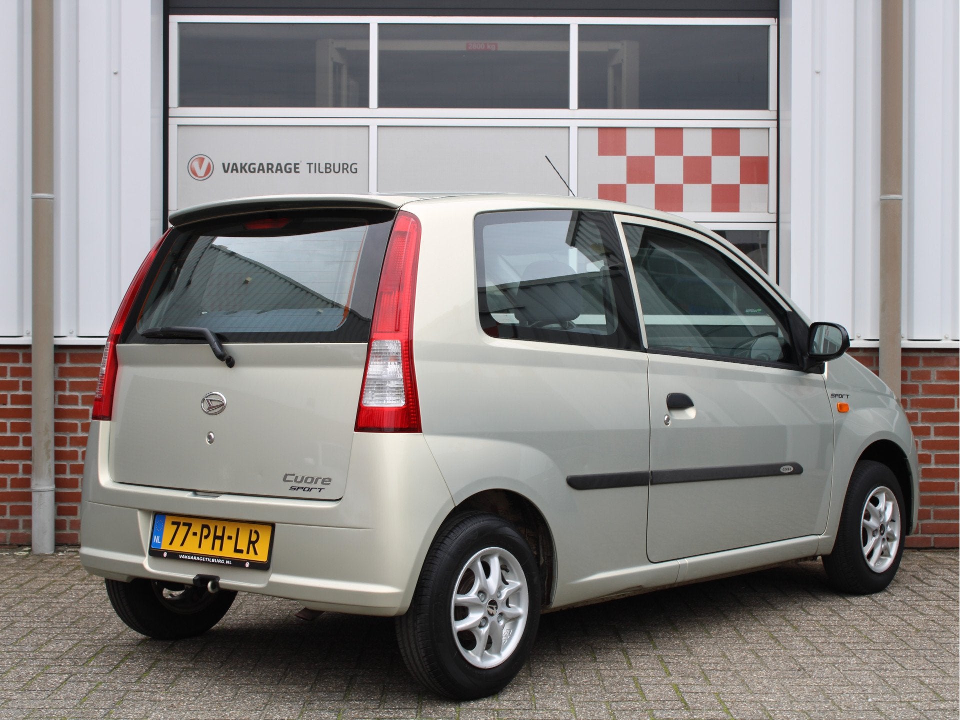 Daihatsu Cuore 1.0-12V Osaka Sport /Achterspoiler/12'LM/Radi, Auto's, Radio, 18 €/maand, Cuore, Beige