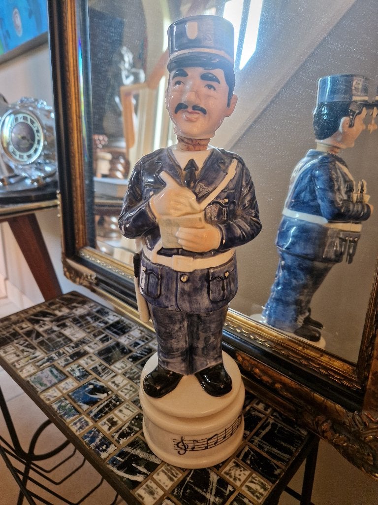 Uniek porseleinen Object " Draaiende Franse Gendarme ", Ophalen of Verzenden