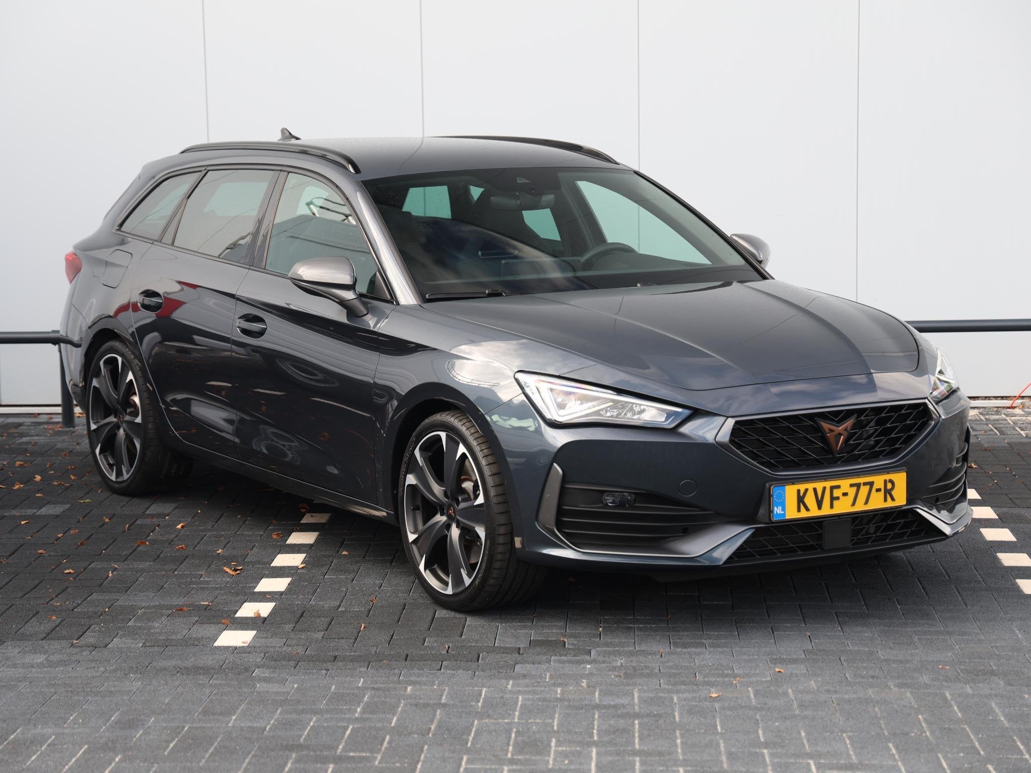 CUPRA Leon Sportstourer 1.4 e-Hybrid VZ Business 245 pk | Dy, Auto's, Stof, Gebruikt, 4 cilinders, Leon
